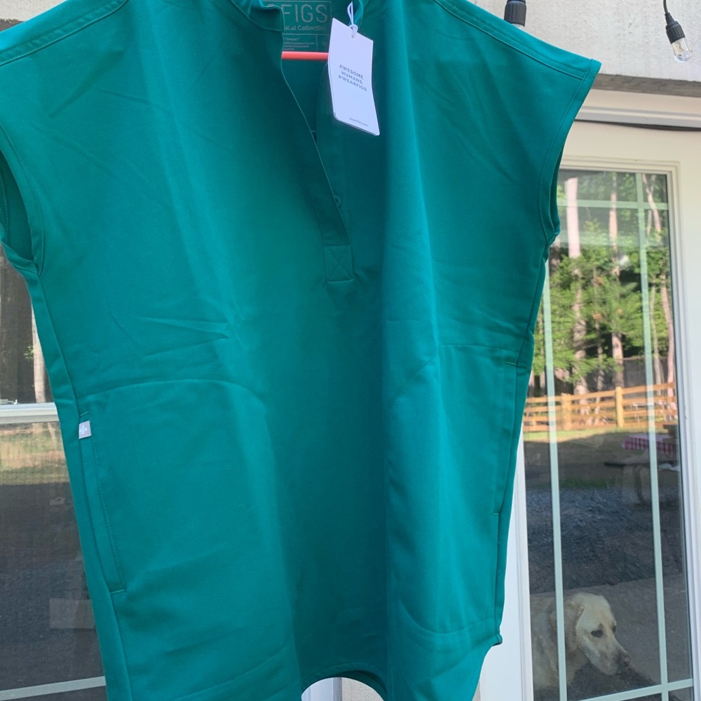 NWT hunter Green Figs Scrubs Set Small